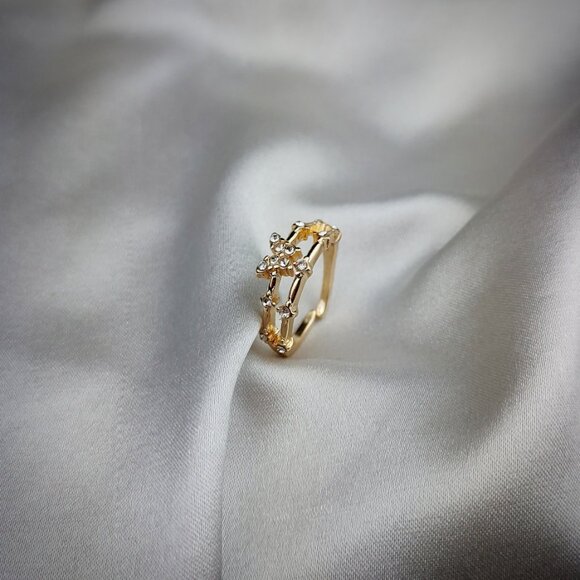 Crystal Butterfly Ring - Picture 4 of 5